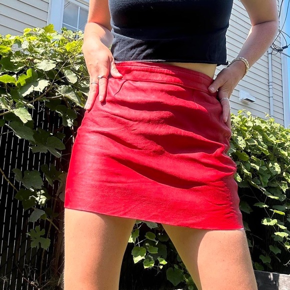 Red leather skirt - Picture 1 of 2